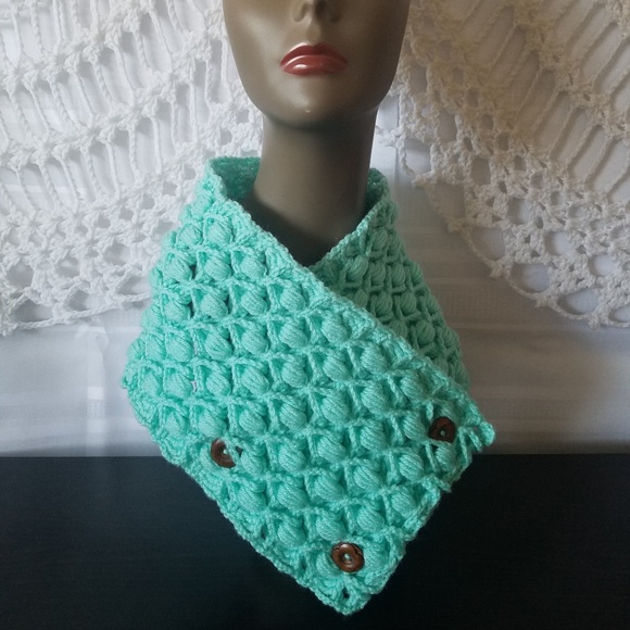 Scarf, Cowl - Picture 1 of 4